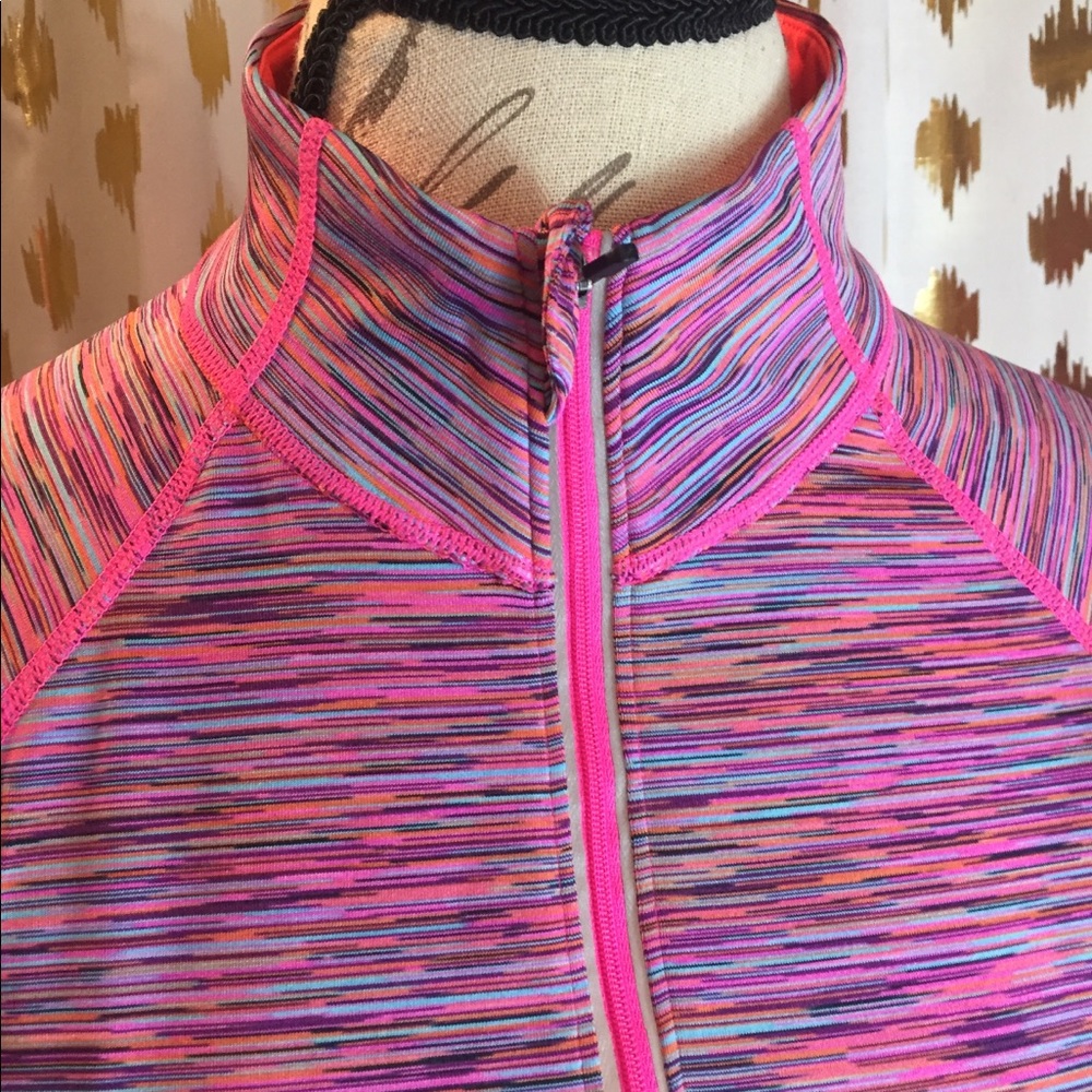 Lovely quick dry top for exercise - Picture 2 of 6